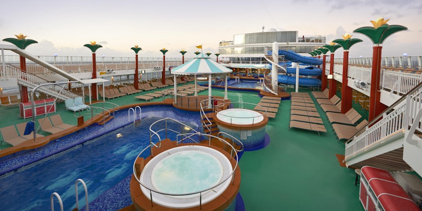 Norwegian Gem's Pool Area (Photo: Norwegian Cruise Line)