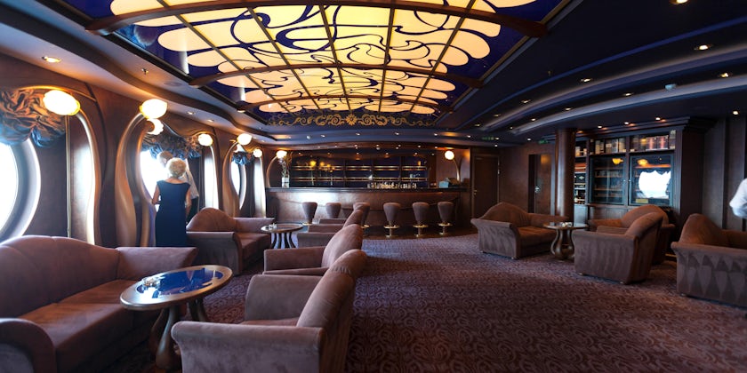The Cigar Lounge on MSC Divina (Photo: Cruise Critic)