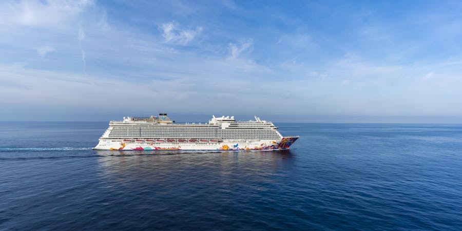 Genting Dream (Photo: Dream Cruises) Genting Dream (Photo: Dream Cruises)