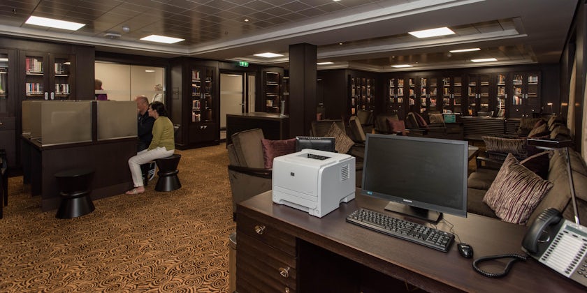 Library and Internet on Norwegian Epic (Photo: Cruise Critic)