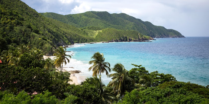 St. Croix Coastline (Photo: JohnHancockPhoto/Shutterstock)