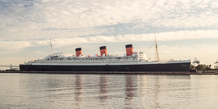 Queen Mary Docked in The Port of Long Beach (Photo: cvalle/Shutterstock)