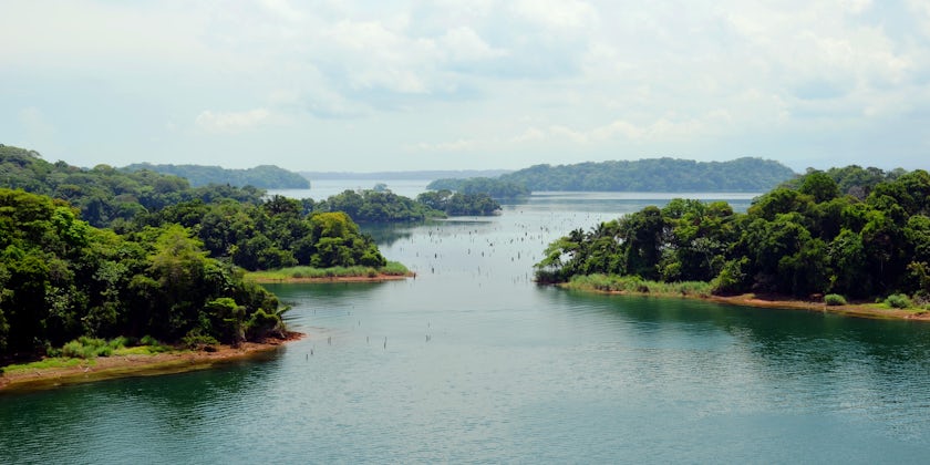Landscape of the Panama Canal, view on the Gatun Lake Islands (Photo: Mariusz Bugno/Shutterstock)