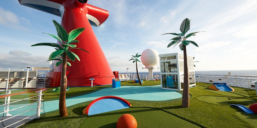 Carnival Sunrise's Mini Golf (Photo: Carnival Cruise Line)