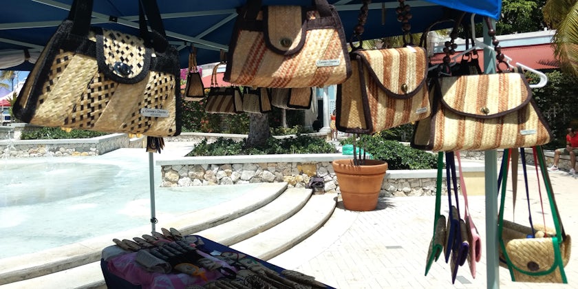 Straw Bags at Pompey Square Artisan Market (Photo: Erica Silverstein/Cruise Critic)