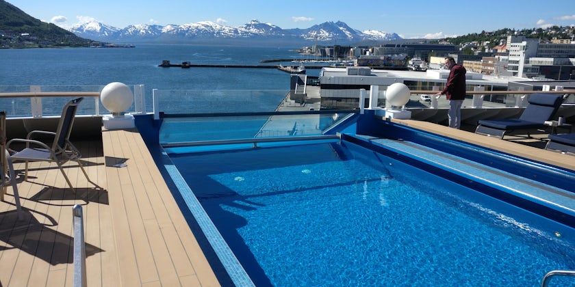 The aft pool on Hurtigruten's new Roald Amundsen cruise ship (Photo: Sarah Holt/ Cruise Critic)