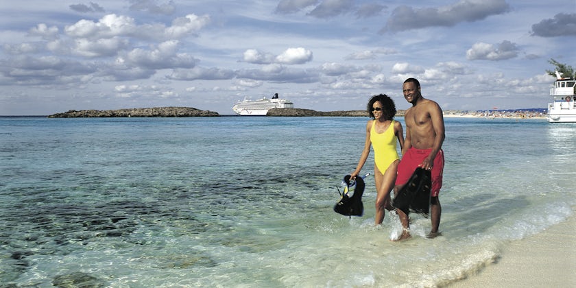 Couple on a Bahamas cruise with Norwegian Cruise Line (Photo: Norwegian Cruise Line)