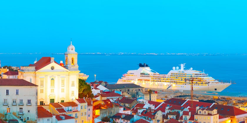 Cruise ship in the Mediterranean (Photo: joyfull/Shutterstock)