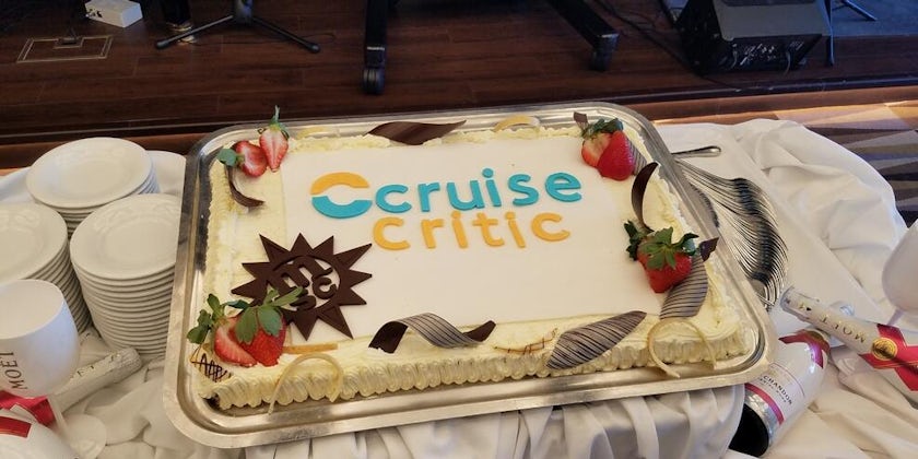 Cruise Critic cake served at a Meet & Mingle hosted by MSC Seaside (Photo: MPOWE547/Cruise Critic Member)