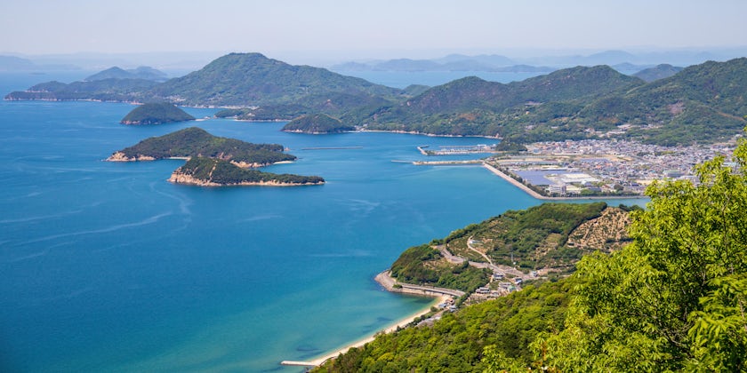 Landscape of Islands on the Seto Inland Sea, Mitoyo City, Shikoku, Japan (Photo: F.F.YSTW/Shutterstock)