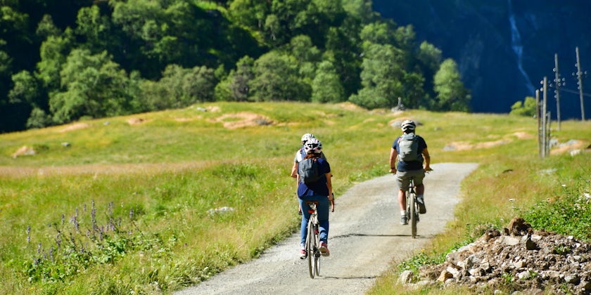 Bicycling in Flam, Norway (Photo: baitong333/Shutterstock.com)
