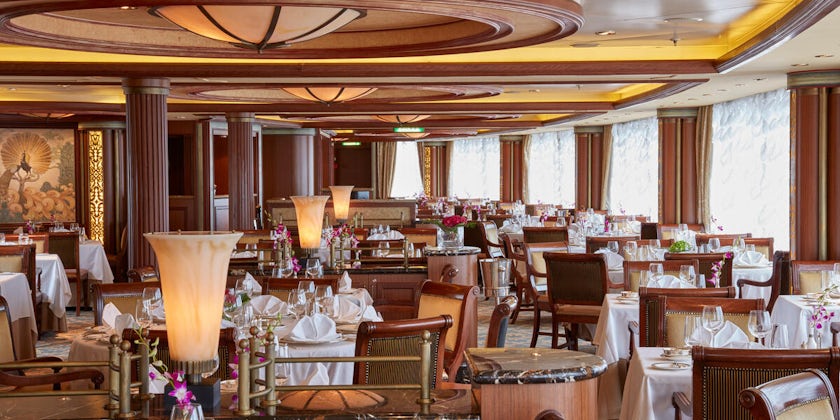 Queen's Grill Restaurant on Queen Elizabeth (Photo: Cunard)