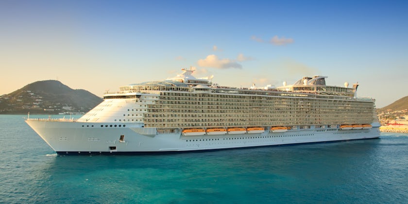 Cruise ship in the Caribbean (Photo: Ruth Peterkin/Shutterstock.com)