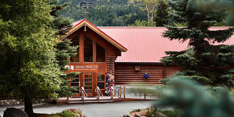 7 Reasons Why You Should Take an Alaska Lodge Trip in 2021