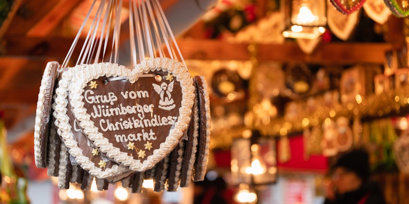 Traditional Gingerbread heart cookies from the Christmas Market in Nuremberg, Bavaria, Germany (Photo: Corinna Haselmayer/Shutterstock)
