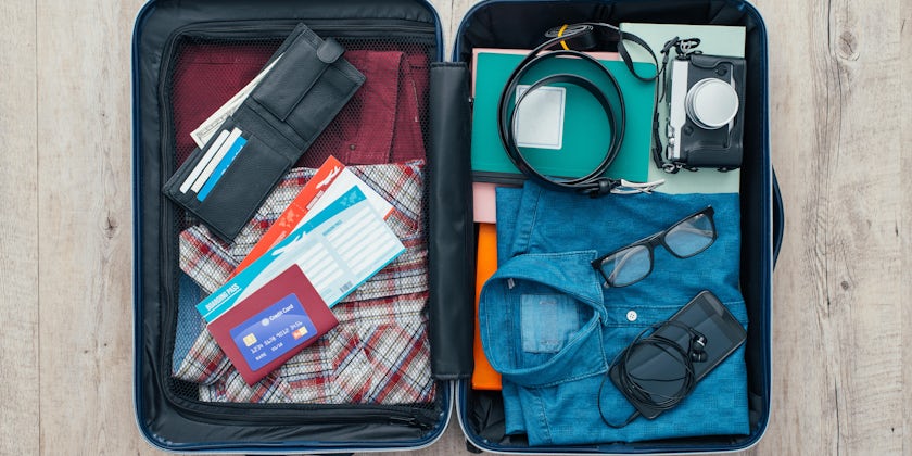 Packed carry-on (Photo: Stokkete/Shutterstock)