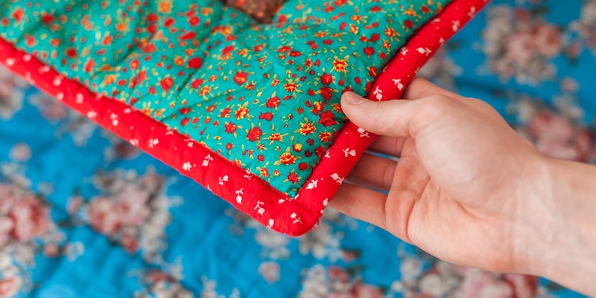 A color patchwork quilt (Photo: melnikof/Shutterstock.com)