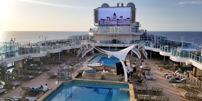 The pool deck on Sky Princess is spacious and well designed, with lots of deck chairs (Photo: Colleen McDaniel/Cruise Critic)