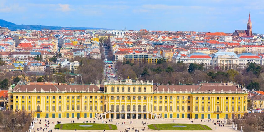 Schonbrunn Palace, Vienna (photo by Shutterstock)