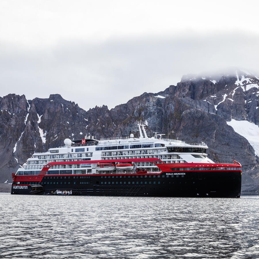 Norway suspends cruise ships over 100 people from docking