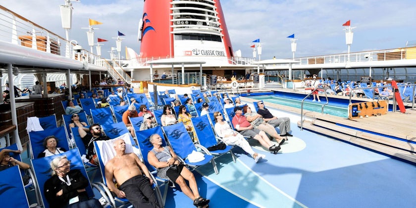 TCM Cruise passengers catch a flick on the sun deck (Photo: Turner Classic Movie Cruise)