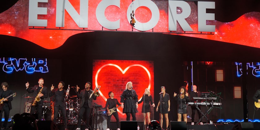 Kelly Clarkson, the godmother of Norwegian Encore, performing at the christening of Norwegian Encore in Miami, Florida on Nov. 21, 2019 (Photo: Erica Silverstein)