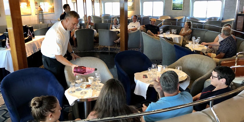 Wine tasting onboard SeaDream II (Photo: Chris Gray Faust/Cruise Critic)