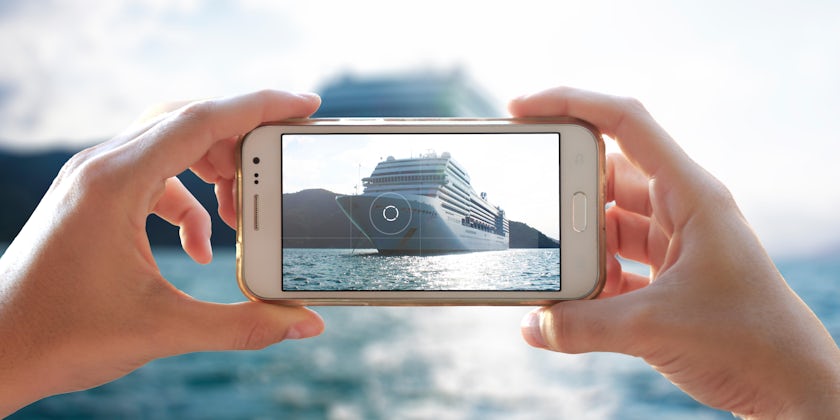 Photo of a cruise ship (Photo: Alex Ruhl/Shutterstock.com)