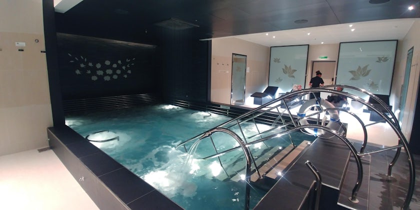 Shot of the Spa Pool in the Thermal Suite on Sky Princess