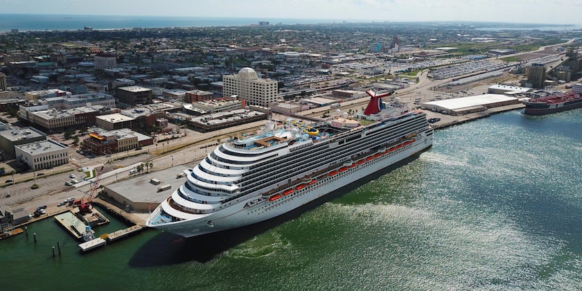 Carnival Dream docked in Galveston, Texas, USA (Photo: Galveston Island Convention & Visitors Bureau)