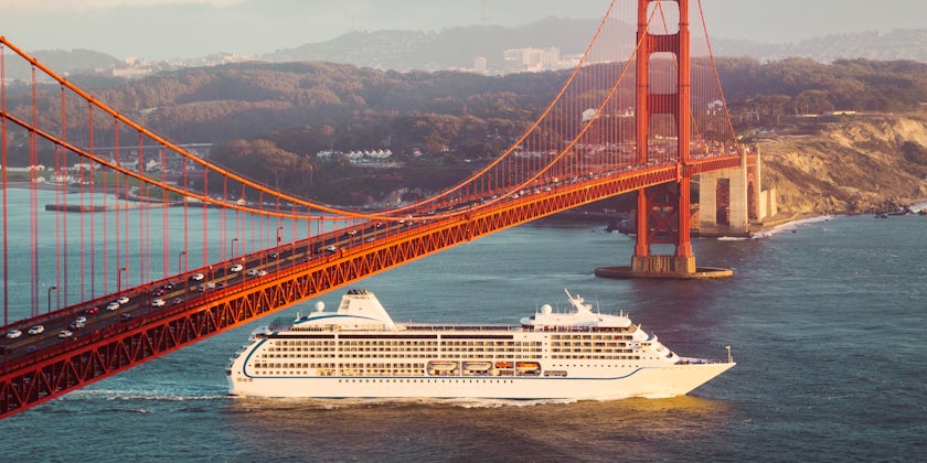 Cruise ship in San Francisco (Photo: canadastock/Shutterstock.com)