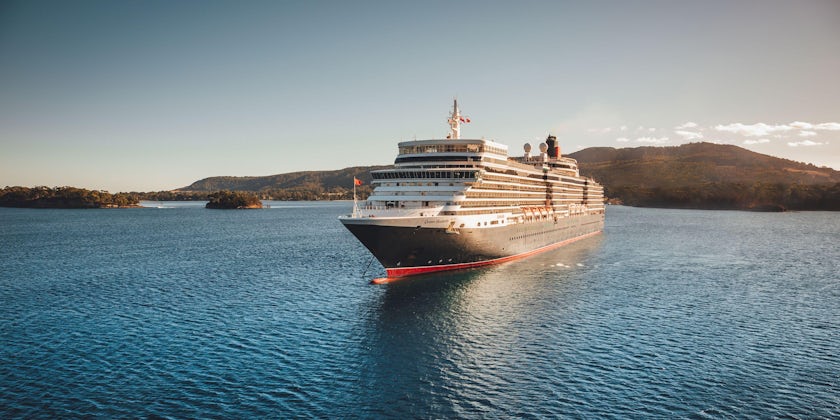 Queen Elizabeth cruise ship in Tasmania (Photo: Cunard)