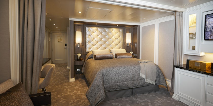 Superior Suite on Seven Seas Splendor (Photo: Regent Seven Seas Cruises)