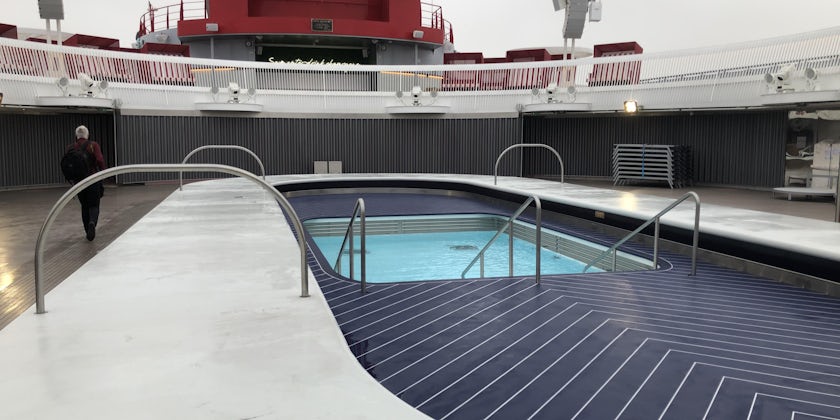 the main pool on scarlet lady