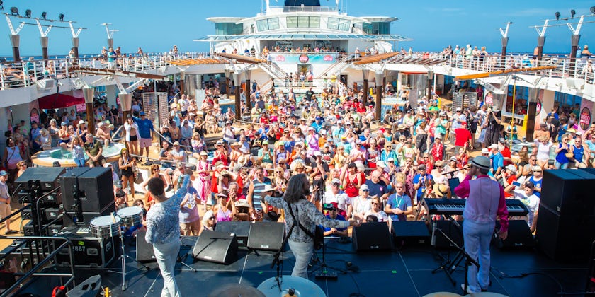 Concert on the pool deck during the Ultimate Disco Cruise (Photo: Ultimate Disco Cruise)