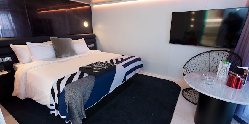 Sweet Aft Suite on Scarlet Lady (Photo: Cruise Critic)