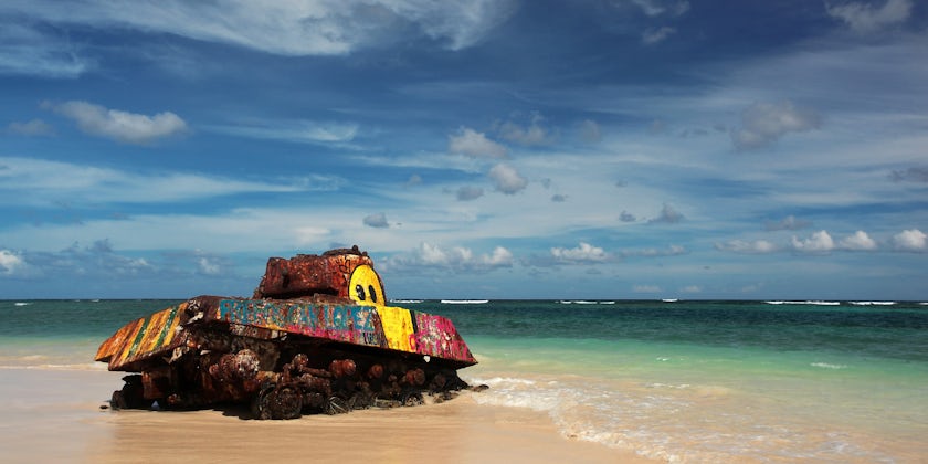 A rusted tank at Flamenco Beach on Culebra Island, Puerto Rico (Photo:christianthiel/Shutterstock)