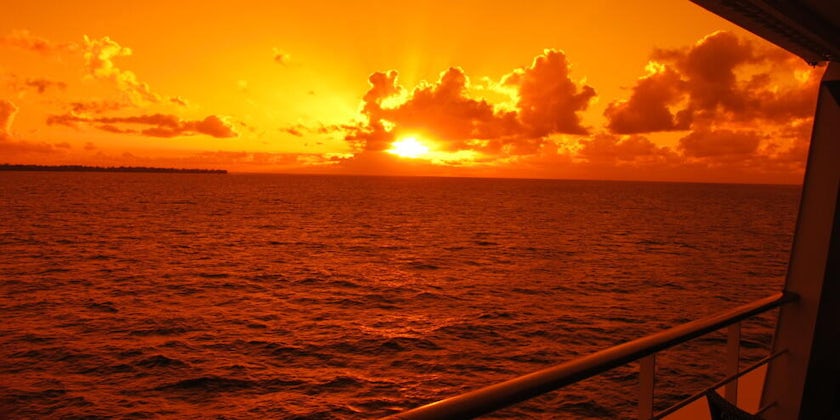 Polynesian sunset from onboard Paul Gauguin (Photo: Softsand-13/Cruise Critic member)