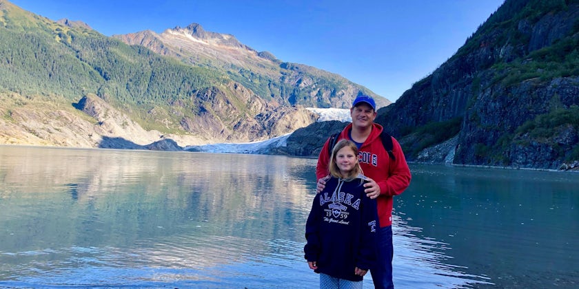 Mark Patscher with his daughter Ky in Alaska (Photo: Mark Patscher/Cruise Critic)