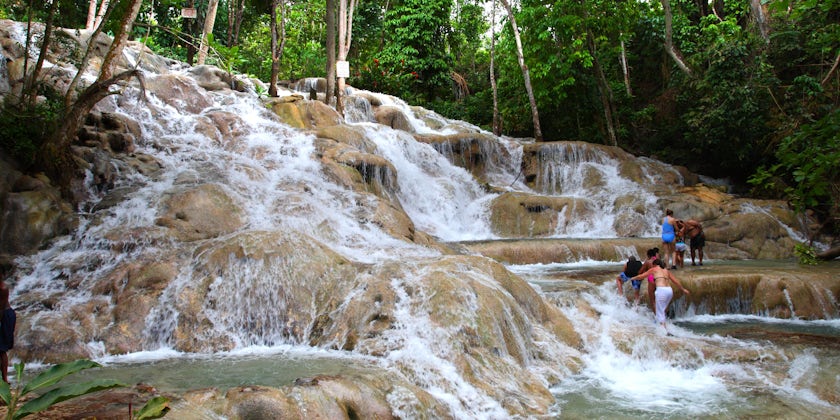 Hiking excursion at Dunn River Falls, Ocho Rios, Jamaica (Photo: CO Leong Shutterstock)