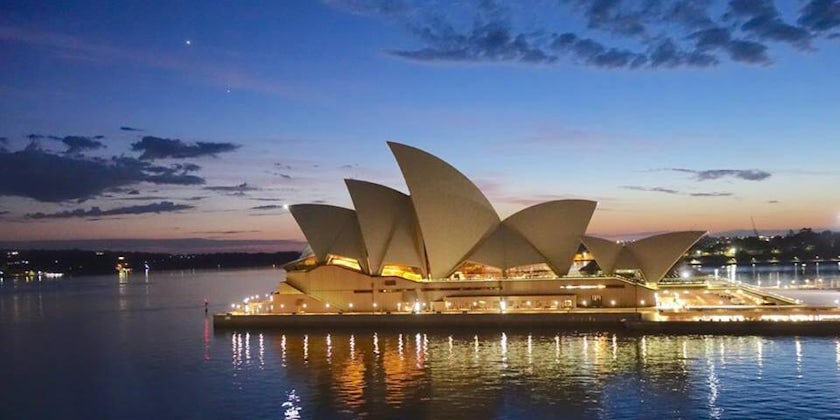 The Sydney Opera House at sail-away (Photo: Candidasa/Cruise Critic member)