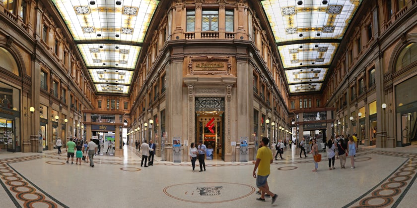 Galleria Alberto Sordi in Rome, Italy (Photo: Baloncici/Shutterstock)
