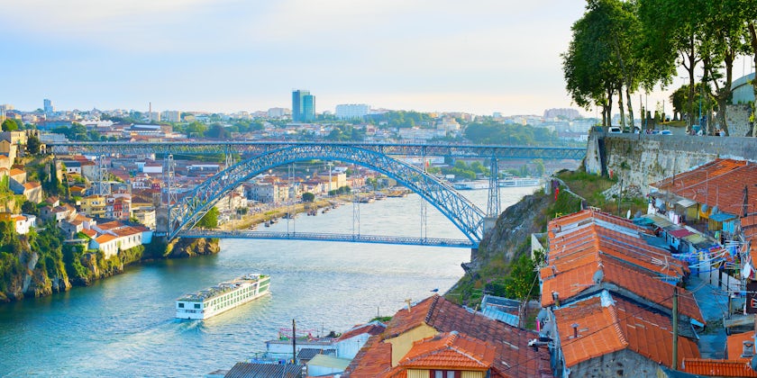 Cruise ship in Porto (Photo: joyfull/Shutterstock.com)