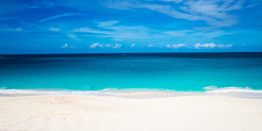Beach in Nassau (Photo: bulbspark/Shutterstock.com)