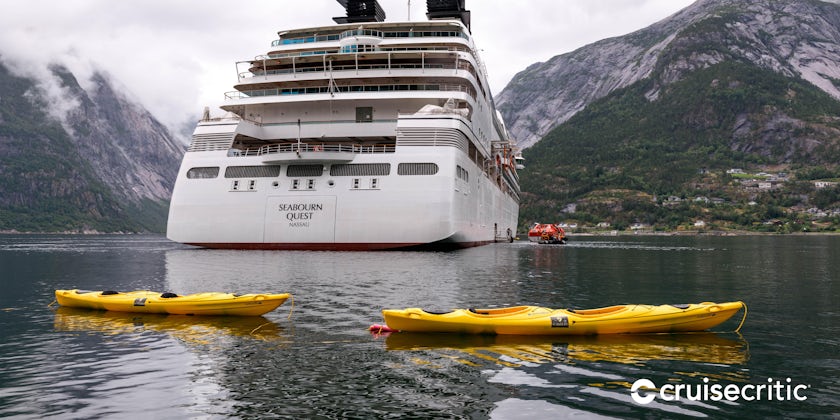 Zoom Background: Kayaking Tour on Seabourn Quest (Photo: Cruise Critic)