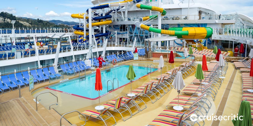 Zoom Background: Pool on Symphony of the Seas (Photo: Cruise Critic)