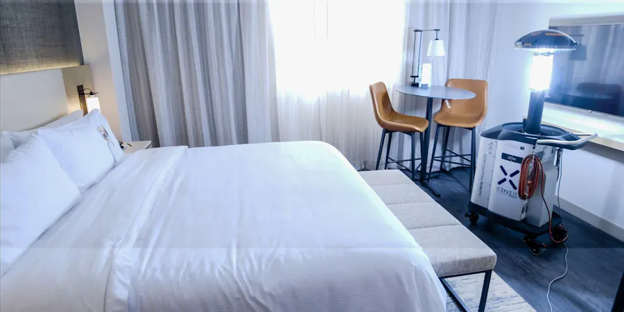 Germ-zapping robot in hotel room (Photo: Xenex) Germ-zapping robot in hotel room (Photo: Xenex)