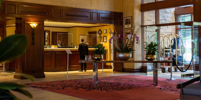 The Rimrock Resort Hotel lobby (Photo: Aaron Saunders/Cruise Critic)