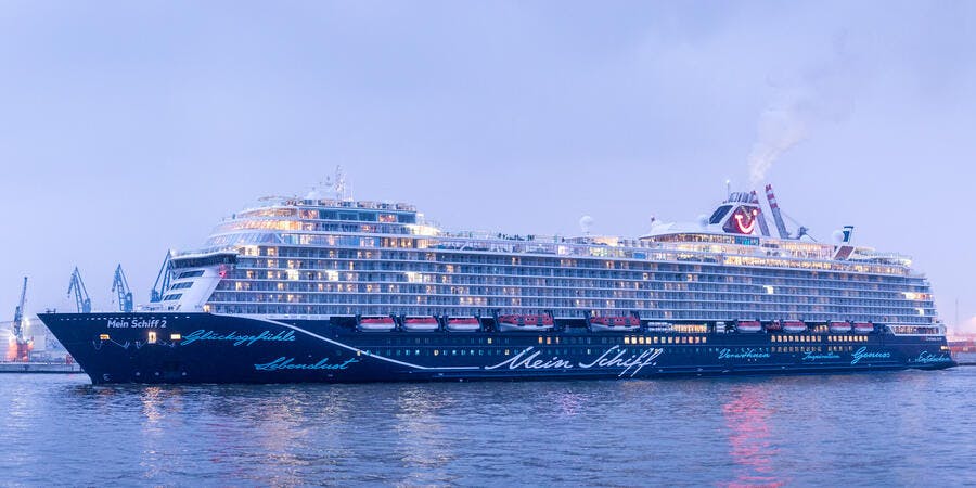 Large cruise ships are back