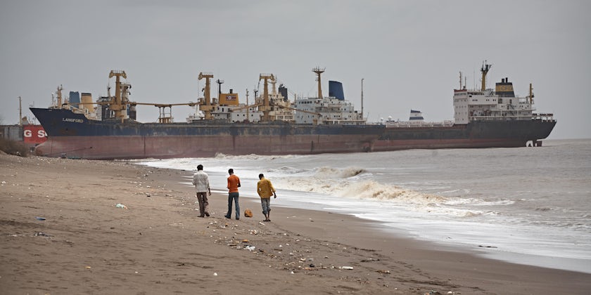 Shipbreaking yard in Alang, India (Photo: Salvacampillo/Shutterstock.com)